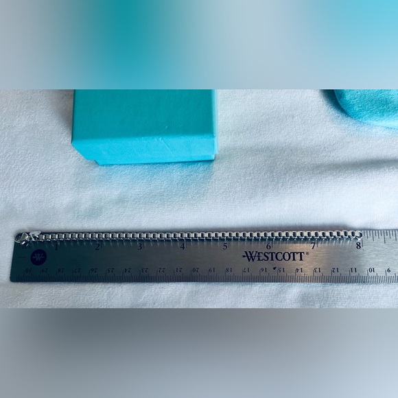 TIFFANY & CO. LARGE 8 INCH VENETIAN LINK STERLING SILVER BRACELET - Picture 7 of 7